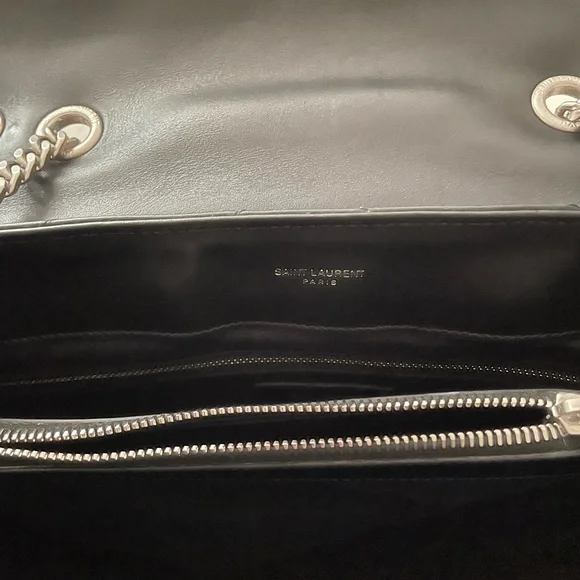 Medium LouLlu Matelassé Leather Shouldar Bag with silver details. Saint Laurent. - Picture 5 of 7